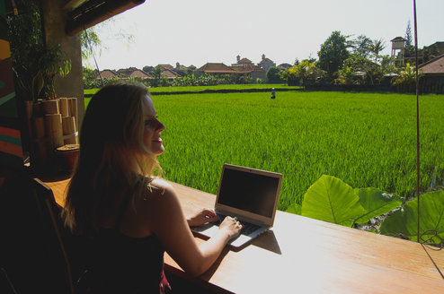 Best Online TEFL Courses - Lea V.O., Start Me Up Bali